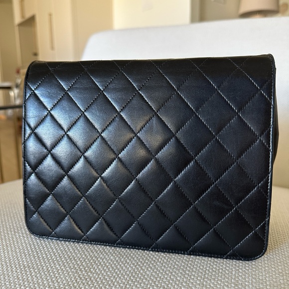 CHANEL 2000-2001 Turnlock Half Flap Medium Black Lambskin - Picture 5 of 10